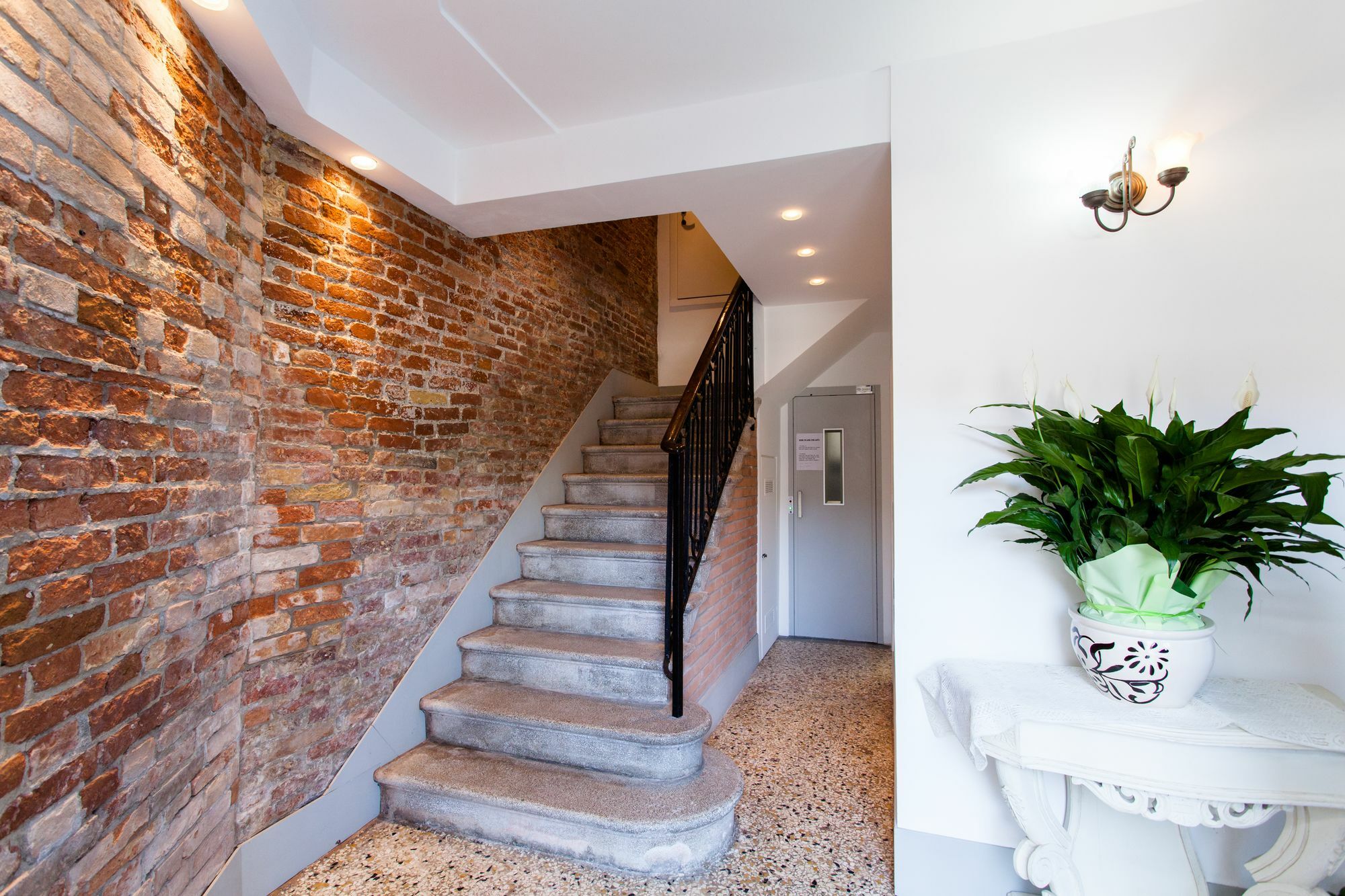 Prince Apartments Venesia Bagian luar foto